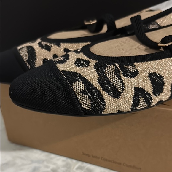 Elegant Vivaia Black and Tan Women's Shoes - Picture 3 of 7